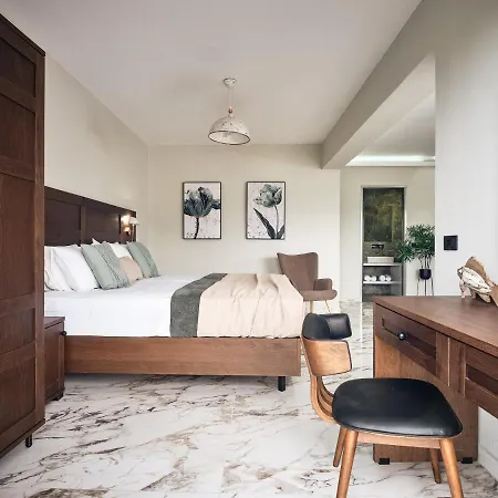 Letsos ホテル アリカナス